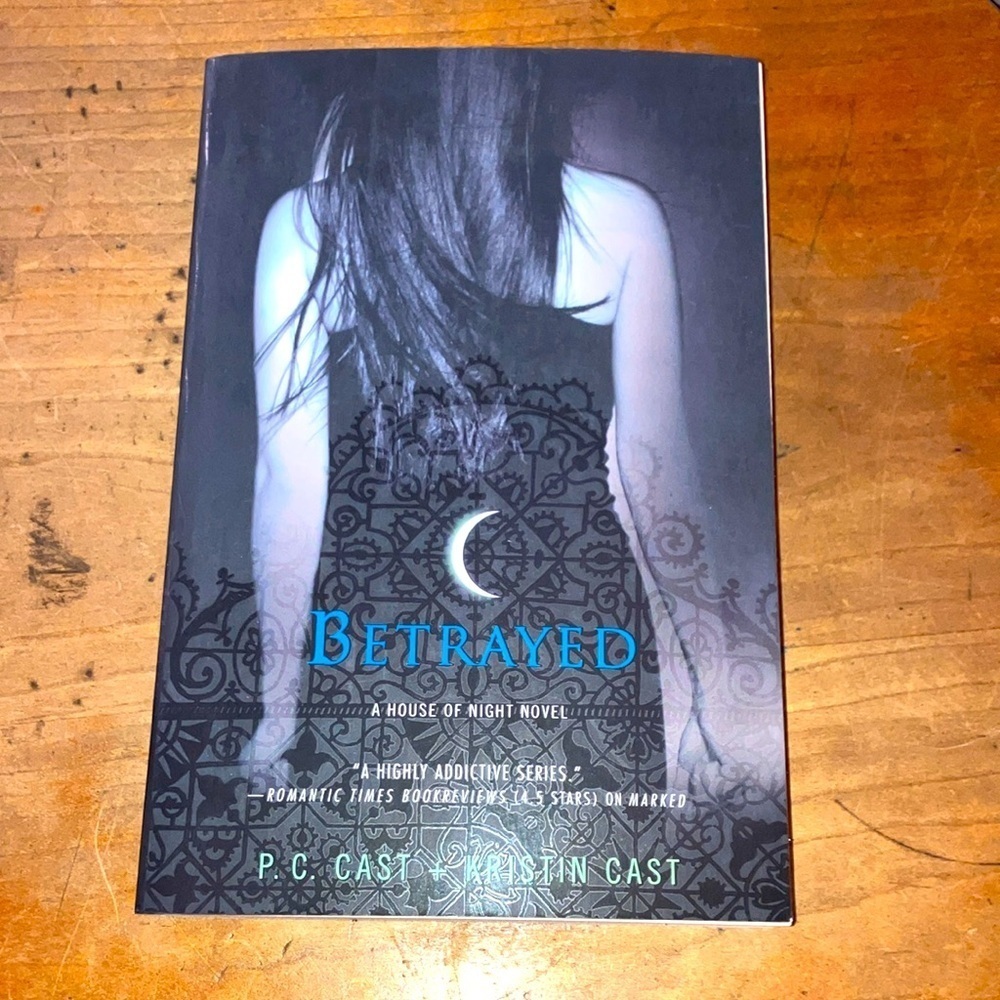 Book two House of Night series Betrayed by P.C.Cast + Kristin Cast